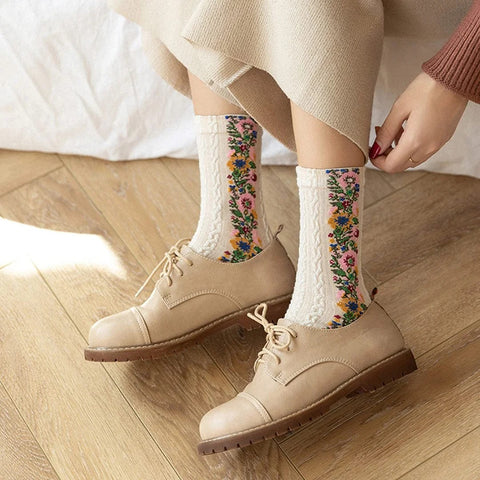 Meias Florais Bordadas a Mão Vintage Kit Com 5 Pares