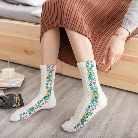 Meias Florais Bordadas a Mão Vintage Kit Com 5 Pares